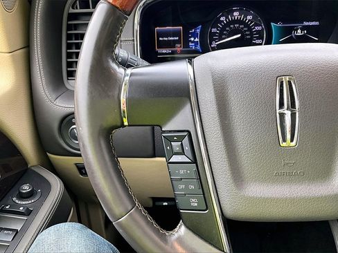 Used 2017 Lincoln Navigator Reserve image 15