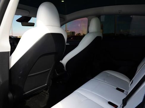 Used 2023 Tesla Model Y Long Range AWD/4WD image 17