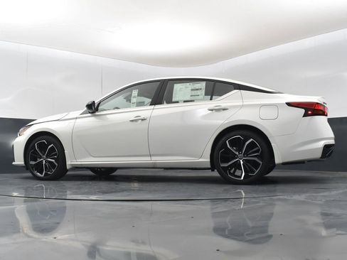 New 2025 Nissan Altima 2.5 SR image 39