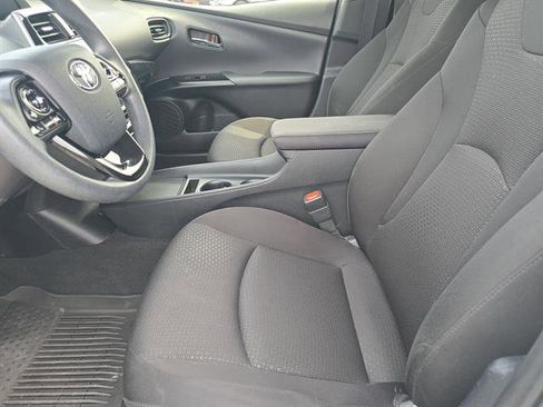 Used 2021 Toyota Prius LE image 9