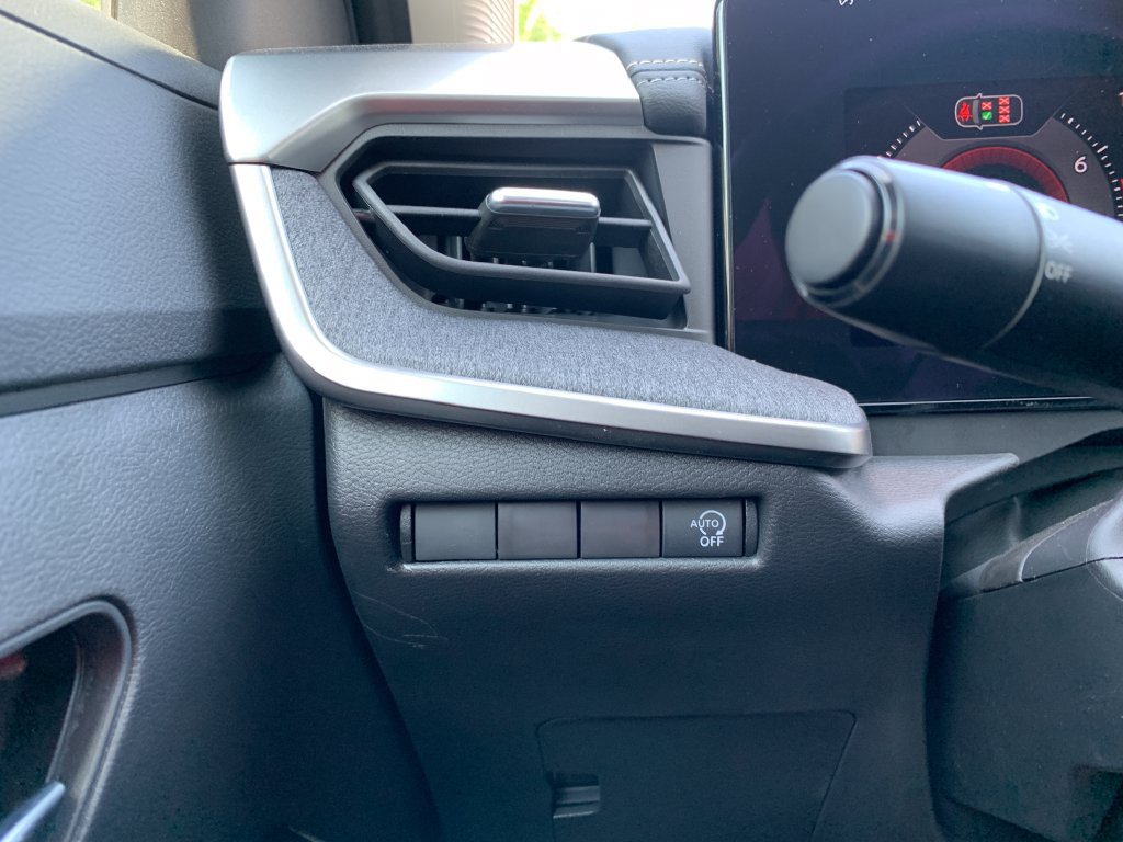 New 2027 Nissan Kicks SV w/ Cold Weather Package FWD image 17