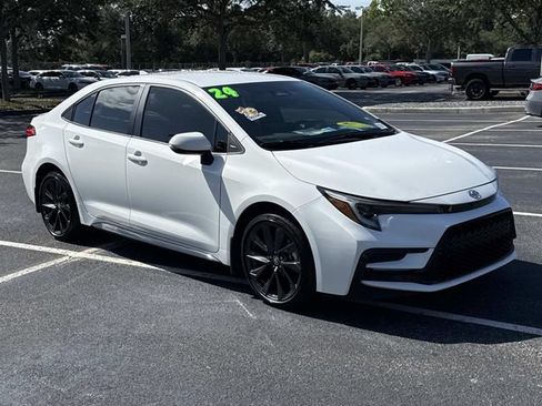 Used 2024 Toyota Corolla SE FWD image 2