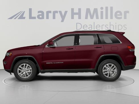 Used 2019 Jeep Grand Cherokee Laredo RWD image 3