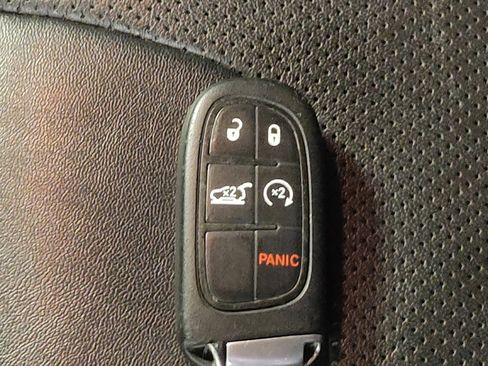 Used 2023 Jeep Cherokee Altitude Lux image 32