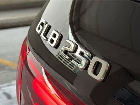Certified 2025 Mercedes-Benz GLB 250 4MATIC image 20