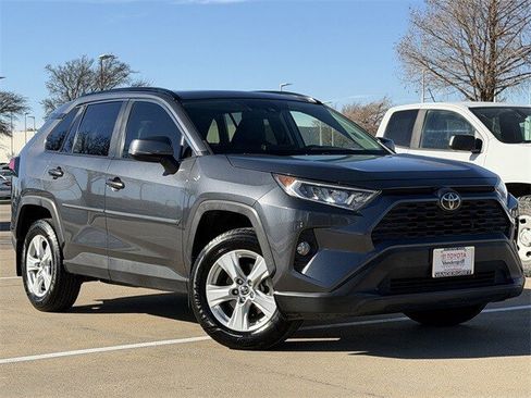 Used 2019 Toyota RAV4 XLE image 2