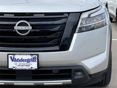 Used 2023 Nissan Pathfinder SL w/ Lighting Package (N92) image 8