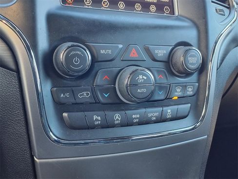 Used 2021 Jeep Grand Cherokee Laredo w/ Security & Convenience Group image 12