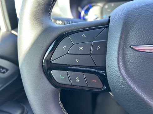 Used 2022 Chrysler Pacifica Touring-L w/ Uconnect Theater Family Group FWD image 21