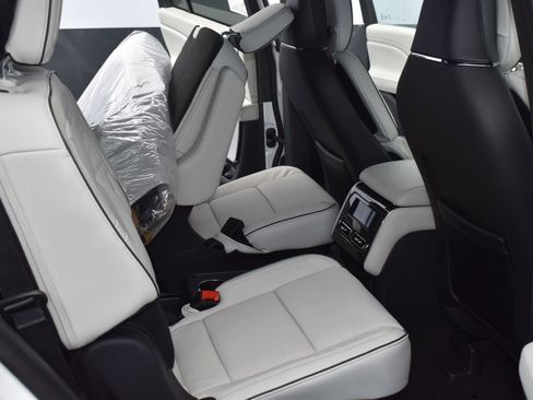 New 2026 Lincoln Aviator Black Label w/ Dynamic Handling Package AWD/4WD image 14