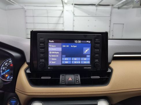 Used 2021 Toyota RAV4 XLE Premium AWD/4WD image 18