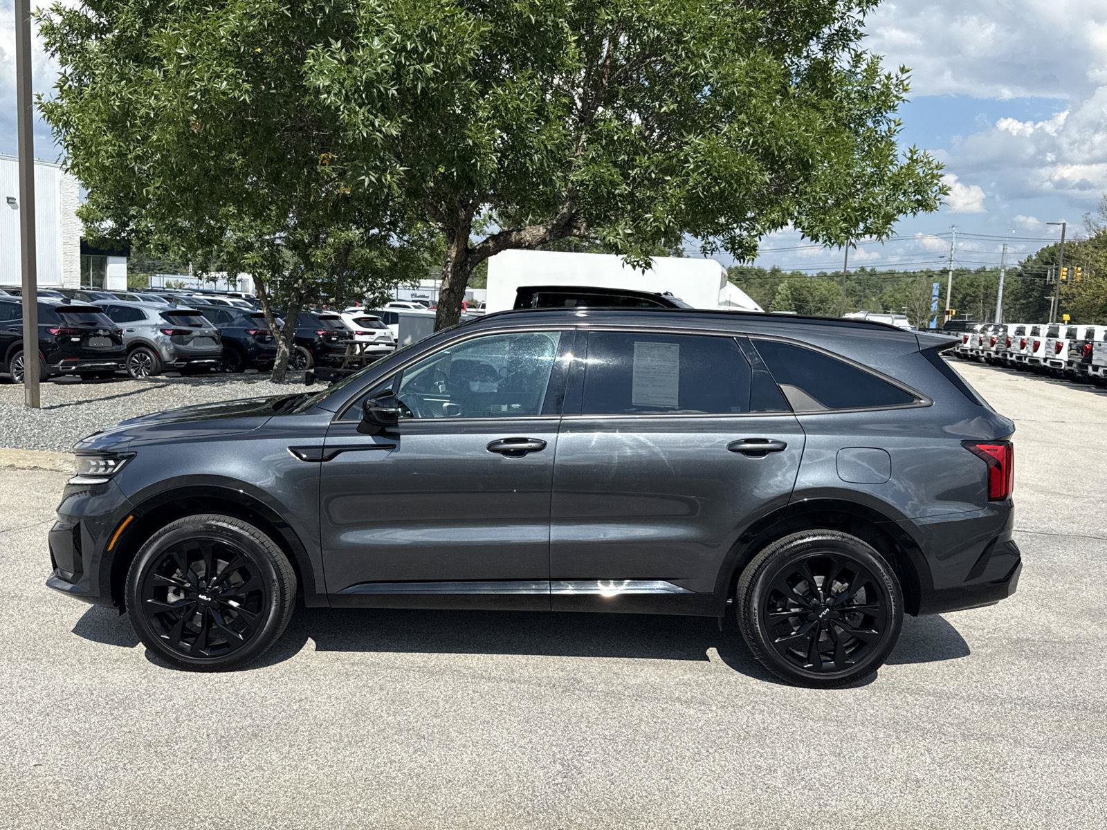 Used 2023 Kia Sorento SX AWD/4WD image 2