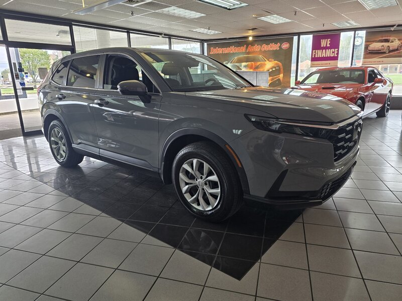 Used 2025 Honda CR-V LX image 3