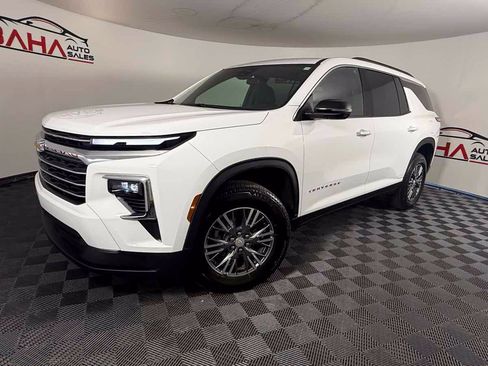 Used 2026 Chevrolet Traverse LT AWD/4WD image 3