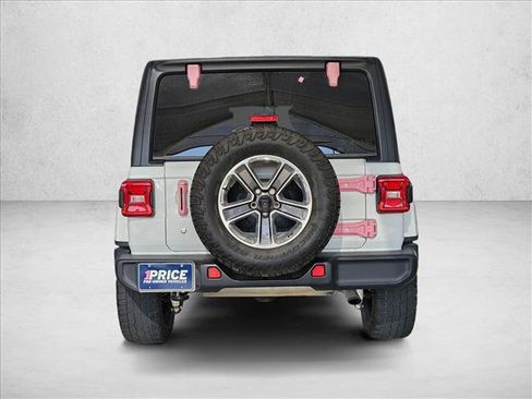 Used 2018 Jeep Wrangler Unlimited Sahara w/ Dual Top Group AWD/4WD image 6