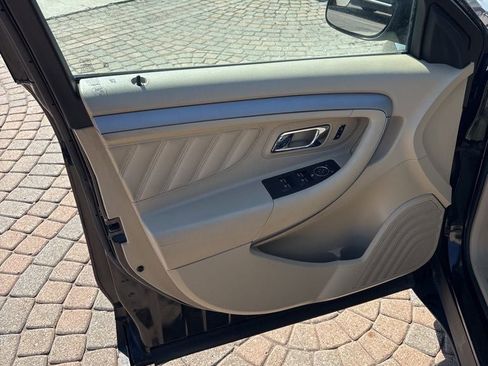 Used 2016 Ford Taurus SE image 11