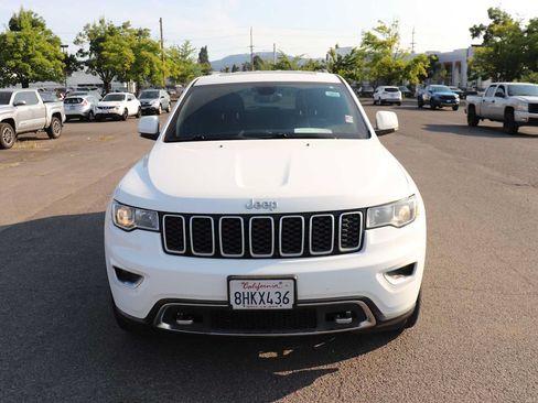 Used 2018 Jeep Grand Cherokee Limited AWD/4WD image 2