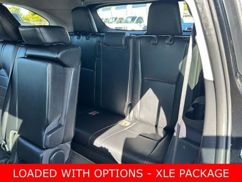 Used 2022 Toyota Highlander XLE image 16