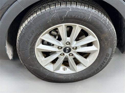 Used 2019 Kia Sorento LX image 30