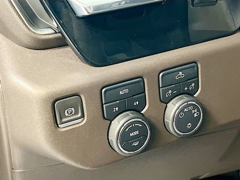 Used 2022 Chevrolet Silverado 1500 LT AWD/4WD image 10