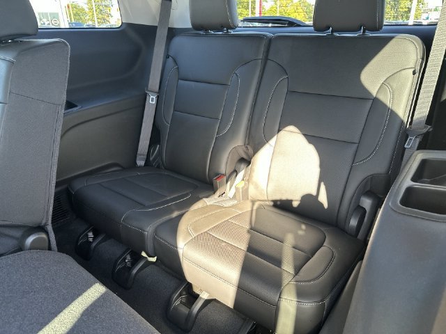 Used 2023 GMC Acadia SLT w/ Technology Package FWD image 28
