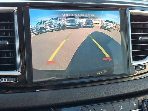 Used 2024 Chrysler Pacifica Touring-L image 14