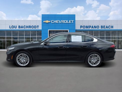Used 2025 BMW 530i w/ Premium Package image 4