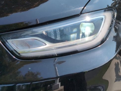Used 2024 Chrysler Pacifica Touring-L FWD image 6