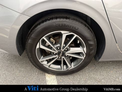 Used 2024 Kia Forte LXS w/ LXS Technology Package FWD image 14