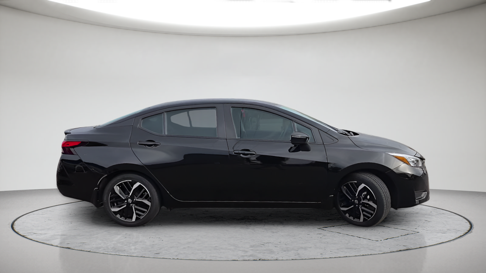 Used 2025 Nissan Versa SR w/ Trunk Package FWD image 5