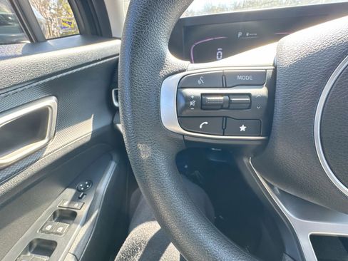 Used 2023 Kia Sportage LX image 16