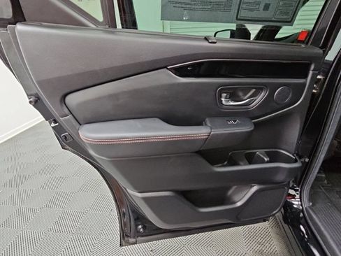 Used 2025 Honda Pilot TrailSport image 33