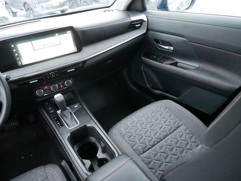 Certified 2025 Nissan Kicks SV w/ Illumination Package image 11