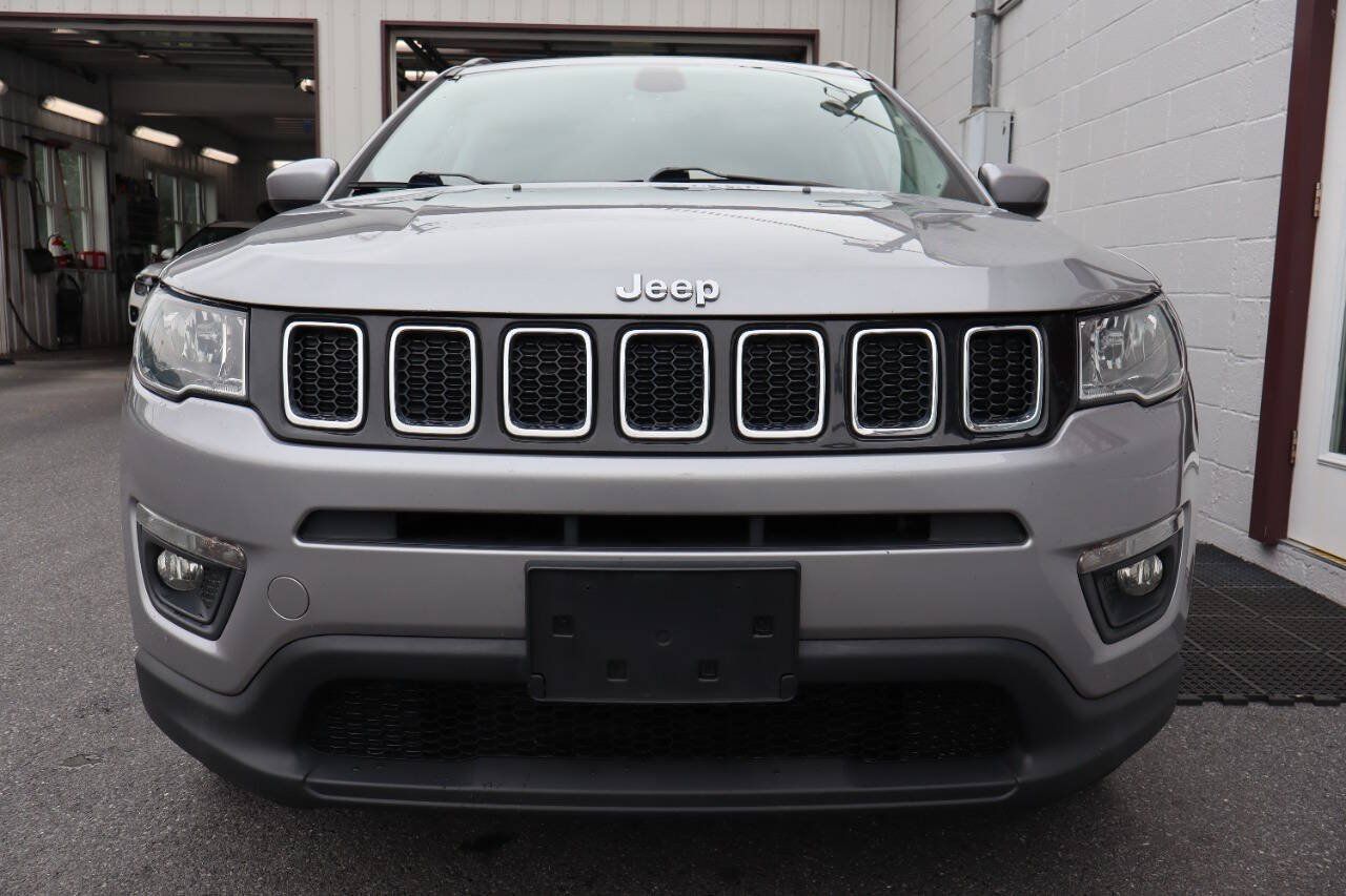 Used 2020 Jeep Compass Latitude w/ Popular Equipment Group AWD/4WD image 2
