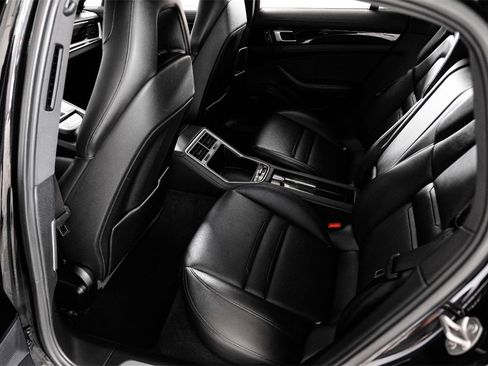 Used 2019 Porsche Panamera image 42