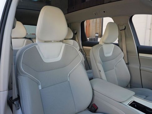 Used 2025 Volvo EX90 Plus AWD/4WD image 36