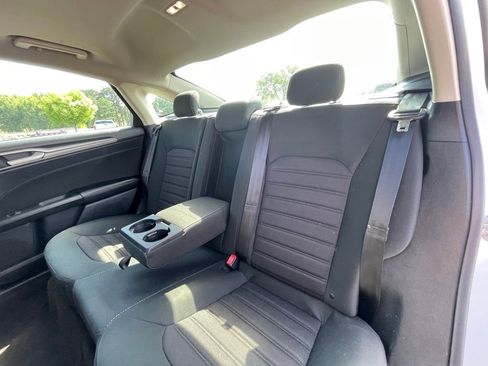Used 2020 Ford Fusion SE AWD/4WD image 25