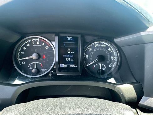Used 2022 Toyota Tacoma TRD Off-Road AWD/4WD image 11