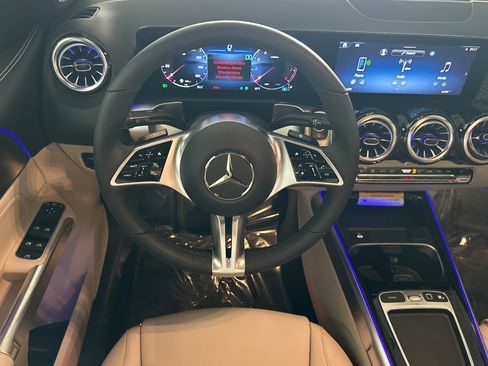 New 2025 Mercedes-Benz GLB 250 4MATIC image 13