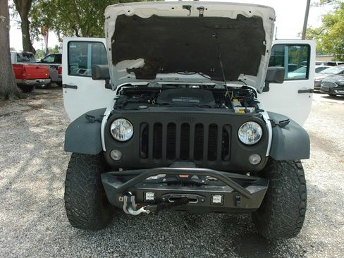 Used 2015 Jeep Wrangler Unlimited Rubicon w/ Connectivity Group AWD/4WD image 42