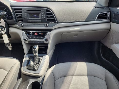 Used 2018 Hyundai Elantra SE image 11