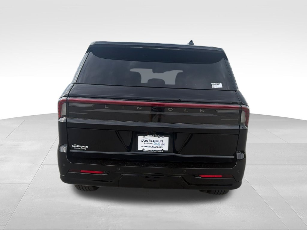 New 2027 Lincoln Navigator Reserve w/ Jet Appearance Package AWD/4WD image 4