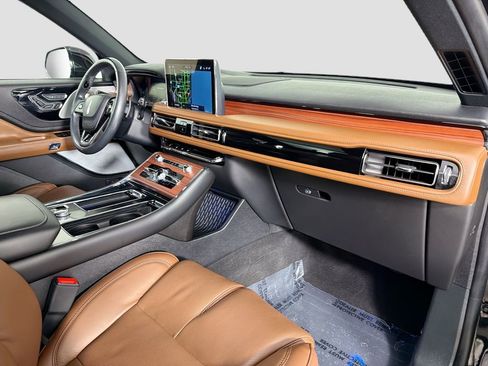 Used 2023 Lincoln Aviator Reserve w/ Equipment Group 201A RWD image 31