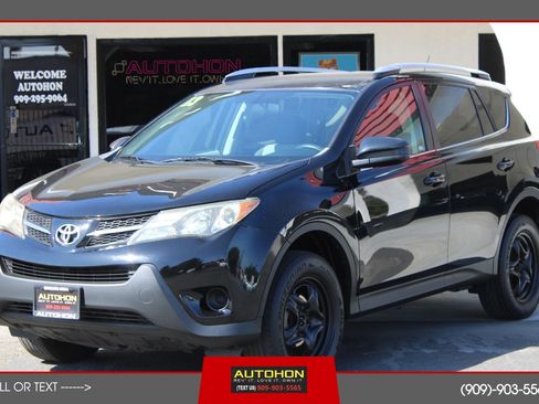 Used 2013 Toyota RAV4 LE FWD image 1