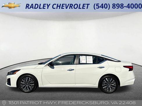 Used 2025 Nissan Altima 2.5 SV FWD image 16