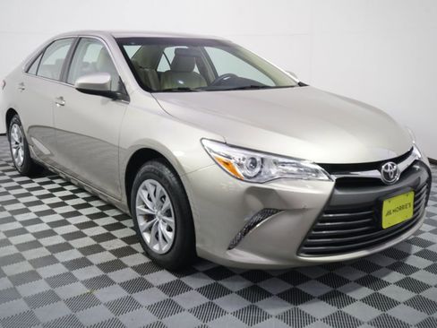 Used 2016 Toyota Camry LE FWD image 7
