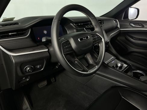 Certified 2024 Jeep Grand Cherokee Limited image 21