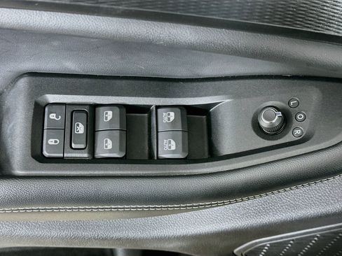 Used 2023 Jeep Grand Cherokee Laredo AWD/4WD image 15