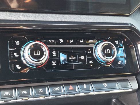 Used 2024 GMC Sierra 1500 AT4 w/ Technology Package image 20