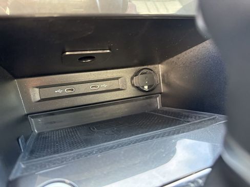 Certified 2024 Volkswagen Tiguan SE R-Line image 25